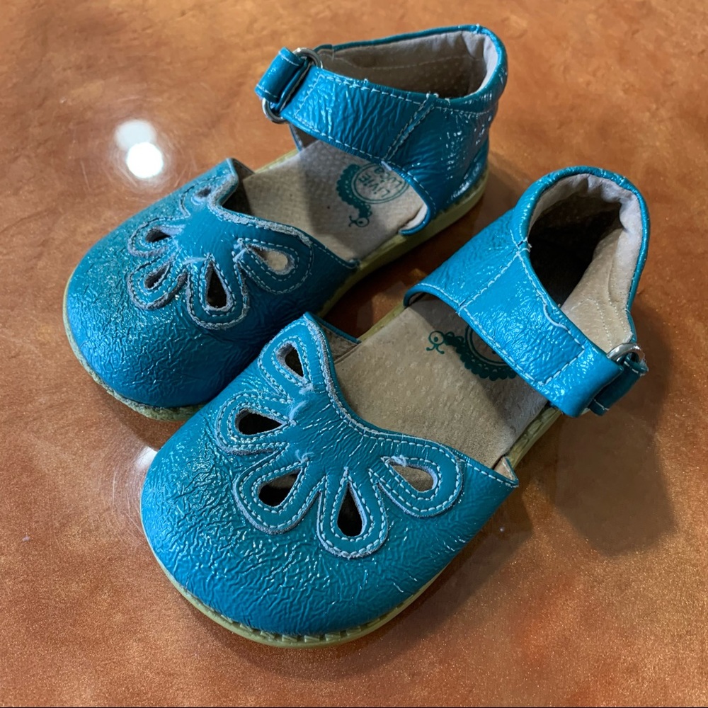 Livie and Luca Teal Petal Mary Jane Shoes size 8